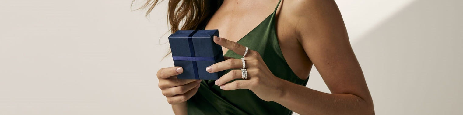 092021_On_Fig_SHOT6_Black_Friday_Wedding_Bands_85136_84647_84956_84646_80810_156
