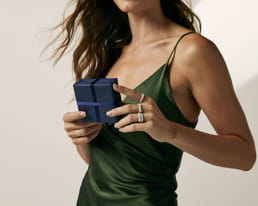 092021_On_Fig_SHOT6_Black_Friday_Wedding_Bands_85136_84647_84956_84646_80810_156