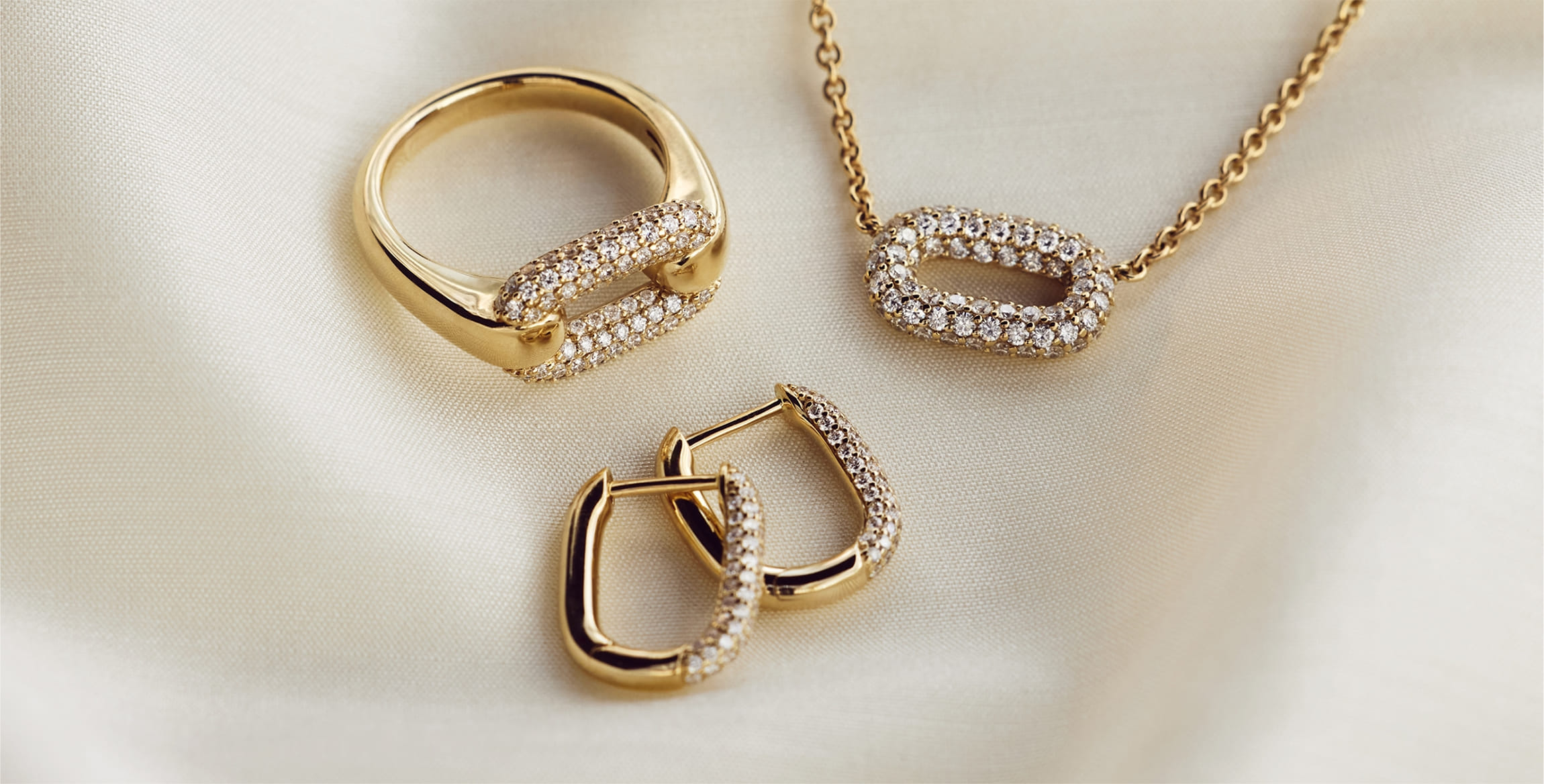 Ellipse collection diamond jewelry ring necklace and earrings in 14k gold with pavé oval design Blue Nile Ellipse collection diamond jewelry ring necklace and earrings in 14k gold with pavé oval design Blue Nile